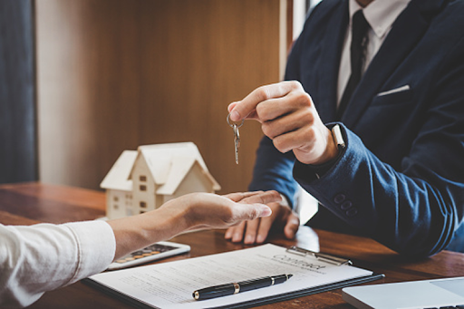 Yuk Kenalan Dengan Profesi Broker dan Estimasi Gajinya